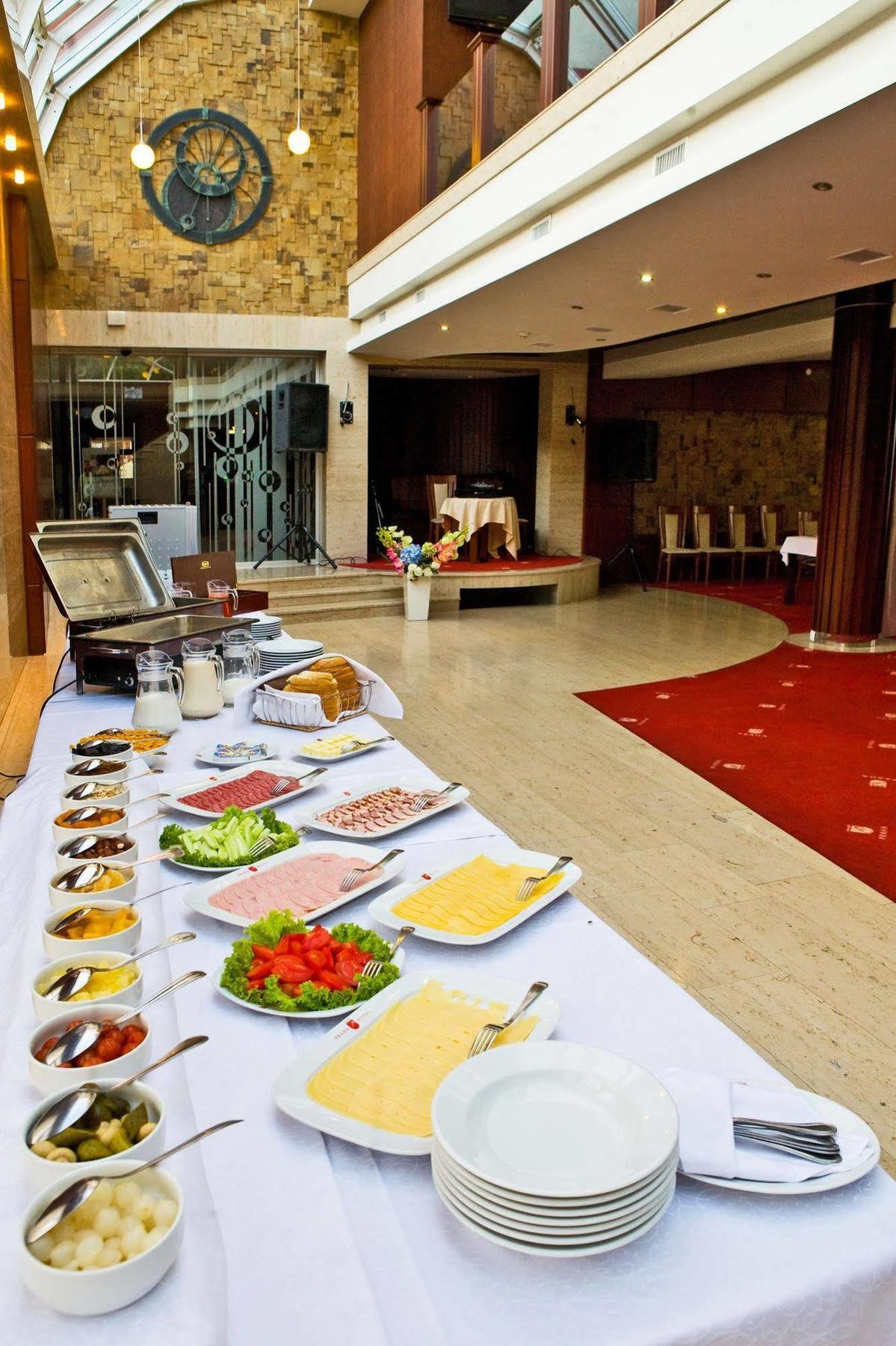 Praha Park Hotel Uzjhorod Eksteriør bilde